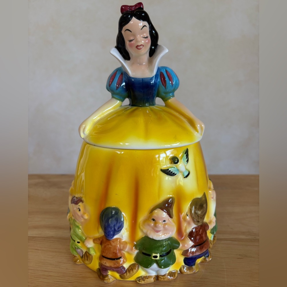 Vintage Snow White & Seven Dwarfs Cookie Jar